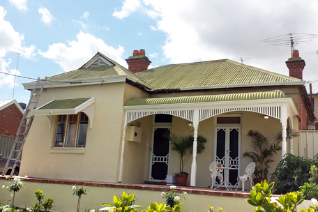 old house in need of a roof replacement in Burswood Perth